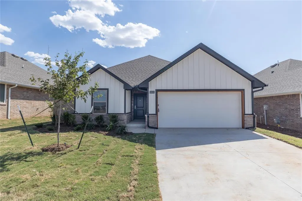 Photo 2 — 9208 NW 119th Street, Yukon, OK 73099