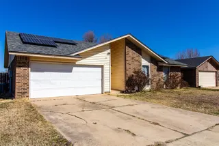 Sold home at 621 NW 117th Street