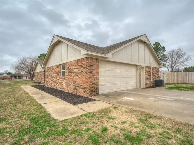 Photo 4 — 16 Orlando Drive, Shawnee, OK 74804