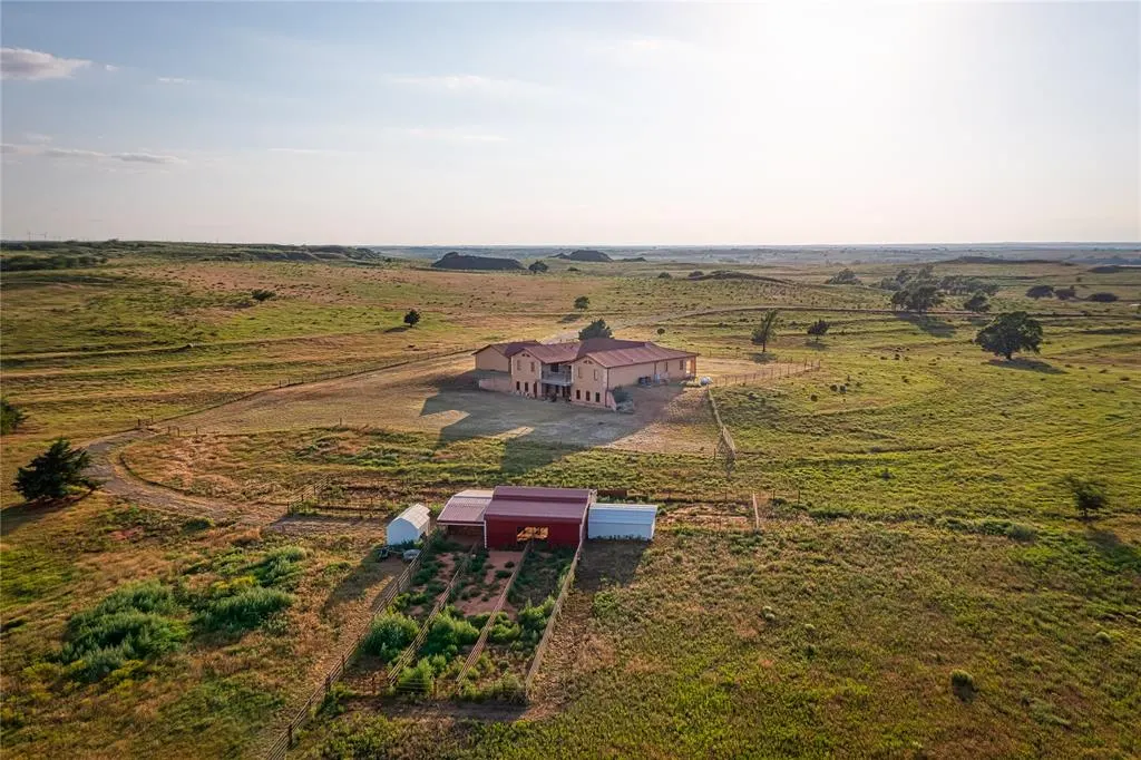 Photo 12 — 18602 E 980 Road, Cheyenne, OK 73628