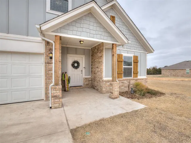 Photo 2 — 384 Evergreen Way, Guthrie, OK 73044
