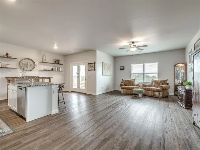 Photo 5 — 384 Evergreen Way, Guthrie, OK 73044