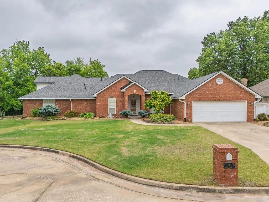Front exterior — 9 Castle Creek Place, Shawnee, OK 74804