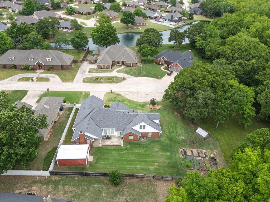 Photo 3 — 9 Castle Creek Place, Shawnee, OK 74804