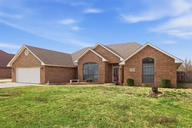 Photo 2 — 1706 Constitution Avenue, Enid, OK 73703