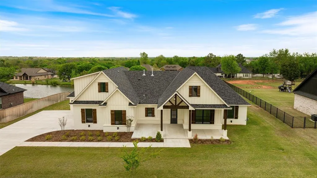 Front exterior — 10140 Oakwood Drive, Edmond, OK 73025