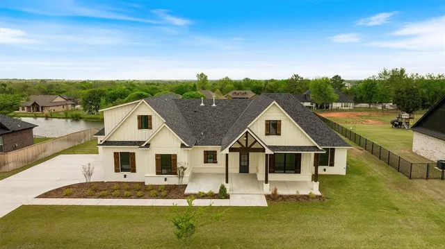 Front exterior — 10140 Oakwood Drive, Edmond, OK 73025