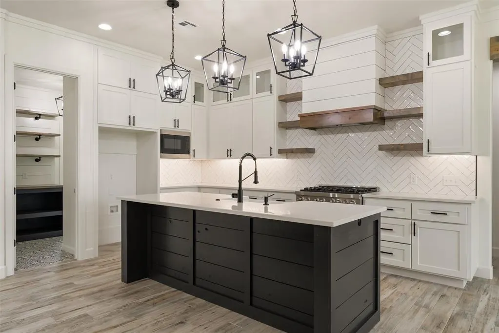 Photo 13 — 10140 Oakwood Drive, Edmond, OK 73025