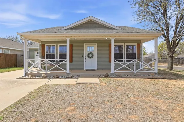 Photo 2 — 15501 Lilly Garden Lane, Oklahoma City, OK 73170