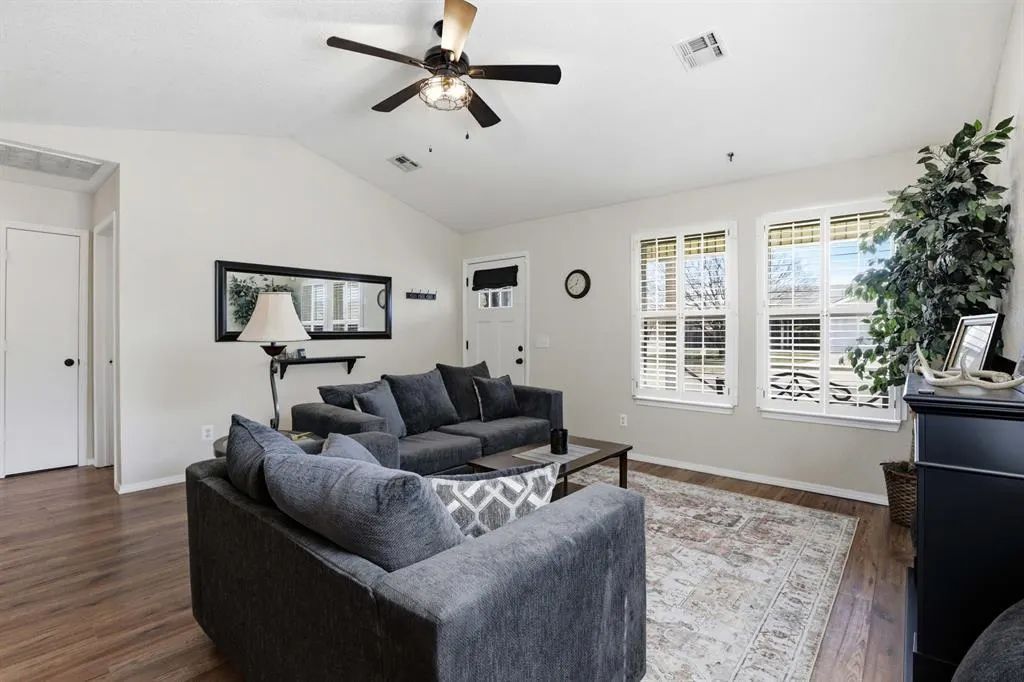 Photo 4 — 15501 Lilly Garden Lane, Oklahoma City, OK 73170