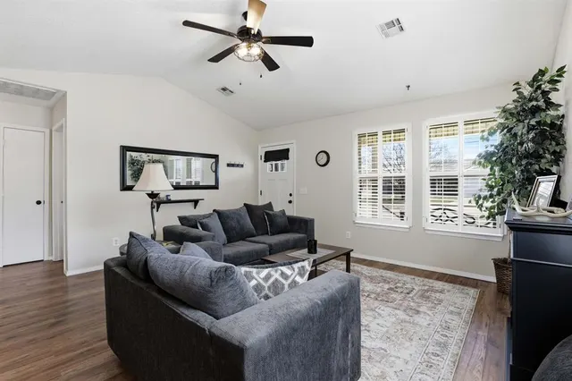 Photo 4 — 15501 Lilly Garden Lane, Oklahoma City, OK 73170