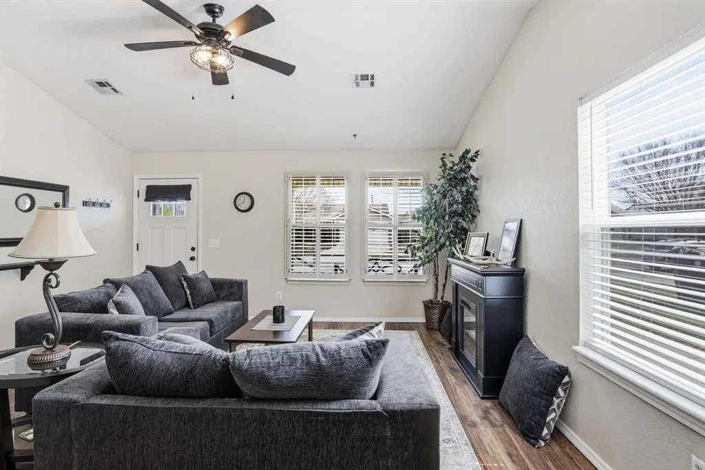 Photo 6 — 15501 Lilly Garden Lane, Oklahoma City, OK 73170