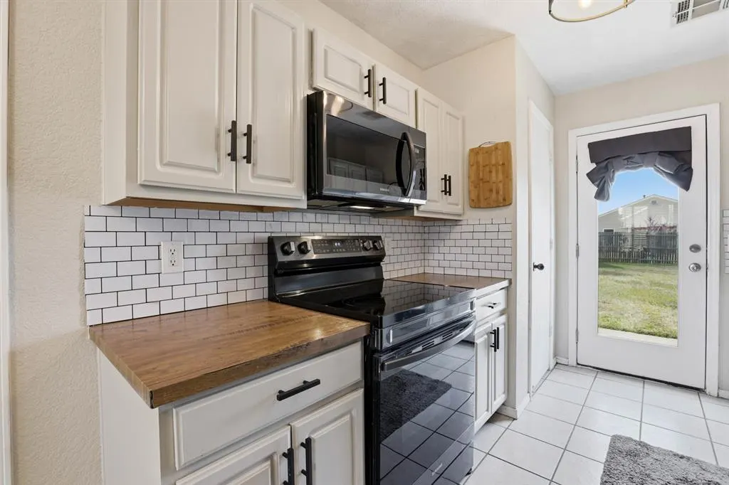 Photo 8 — 15501 Lilly Garden Lane, Oklahoma City, OK 73170