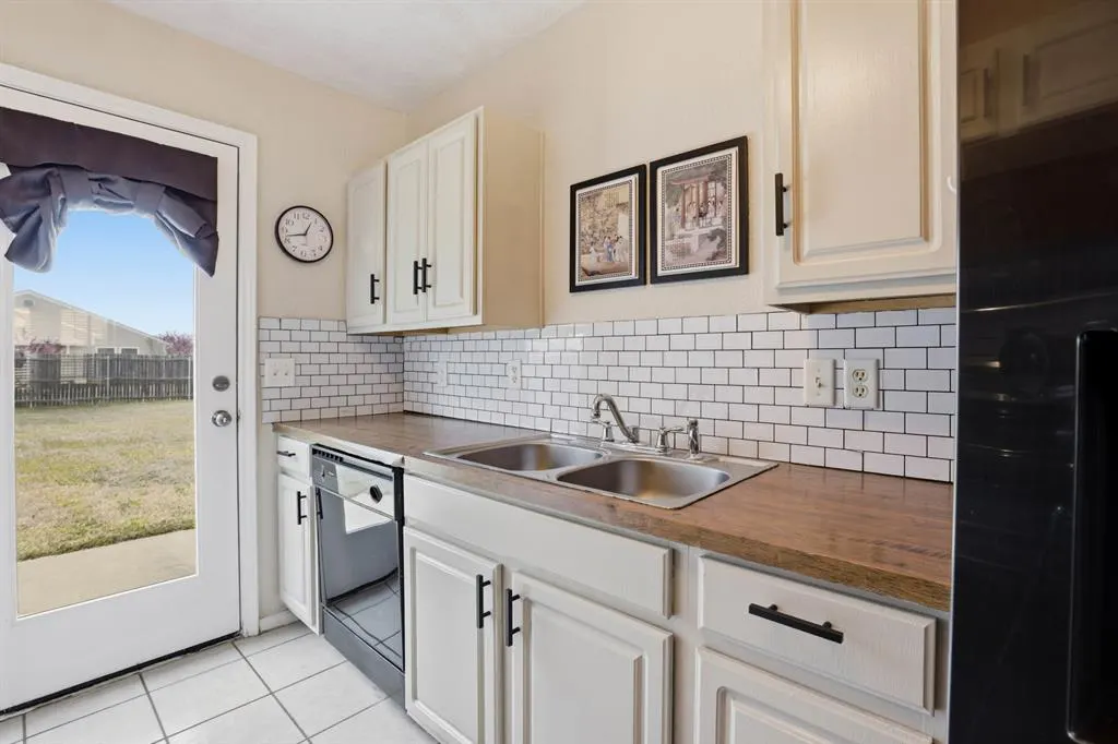 Photo 9 — 15501 Lilly Garden Lane, Oklahoma City, OK 73170