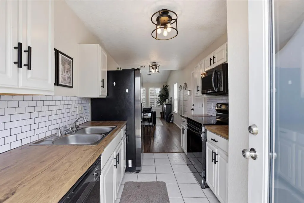 Photo 11 — 15501 Lilly Garden Lane, Oklahoma City, OK 73170