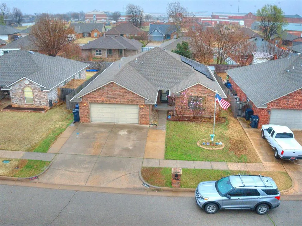 Photo 5 — 4204 Thorn Burn Place, Oklahoma City, OK 73179