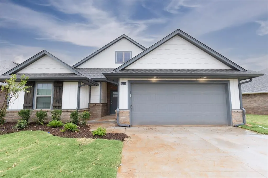 Photo 2 — 9228 NW 119th Street, Yukon, OK 73099