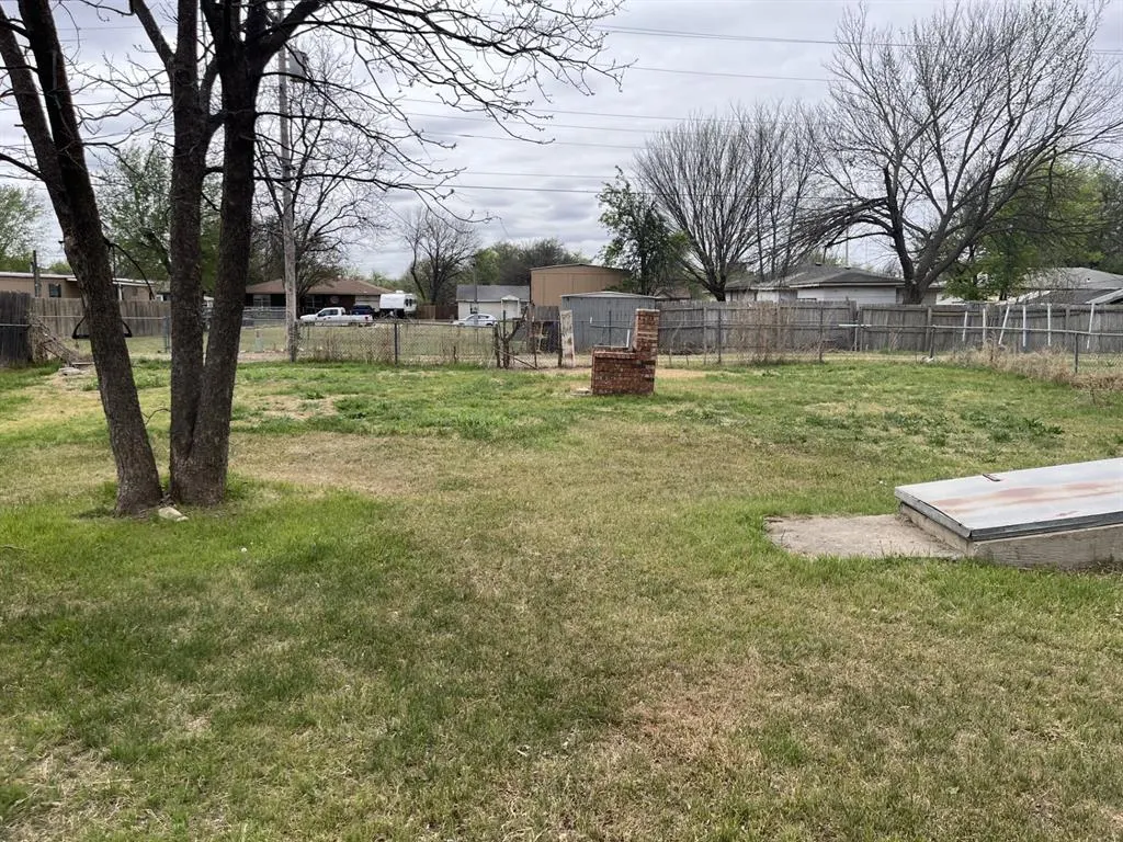 Photo 12 — 2512 SW H Avenue, Lawton, OK 73505
