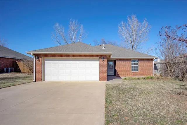 Front exterior — 810 E Kc Court, Stillwater, OK 74075