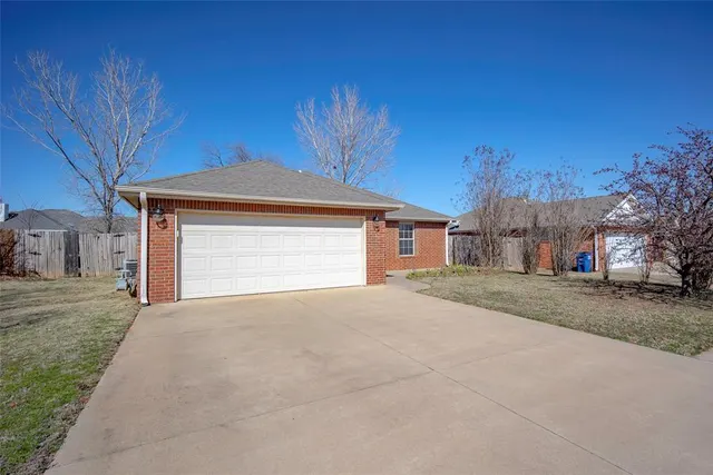 Photo 3 — 810 E Kc Court, Stillwater, OK 74075