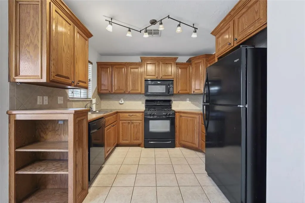 Photo 9 — 810 E Kc Court, Stillwater, OK 74075