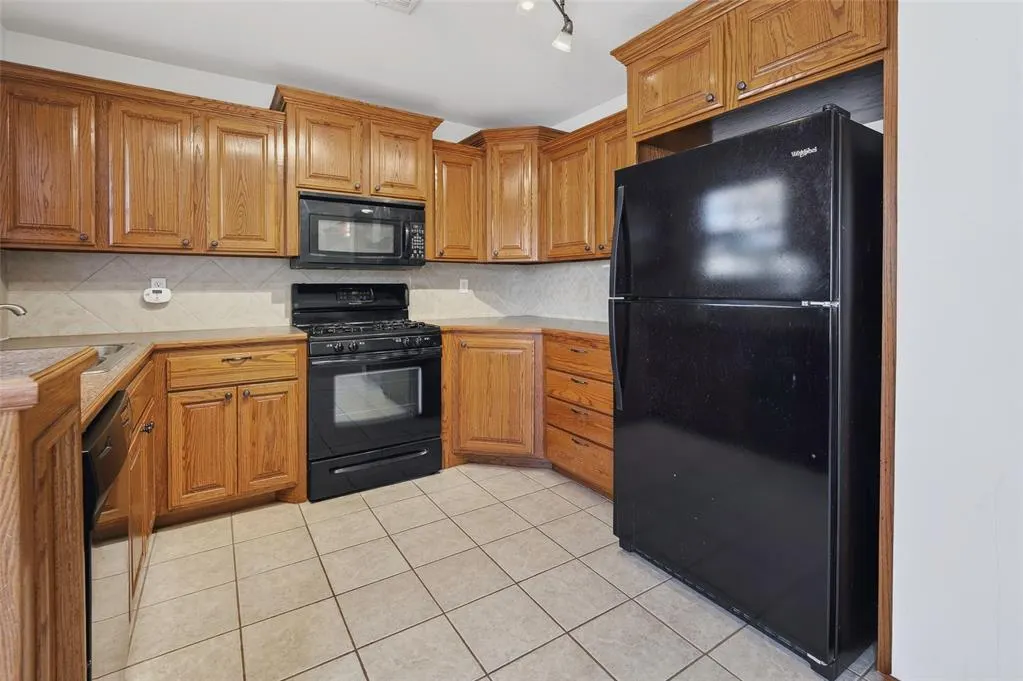 Photo 10 — 810 E Kc Court, Stillwater, OK 74075