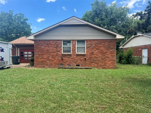 Photo 2 — 725 Hartman Drive, Norman, OK 73069