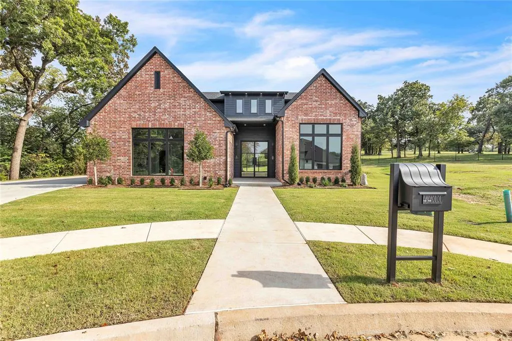 Photo 2 — 4400 Redbud Circle, Oklahoma City, OK 73111