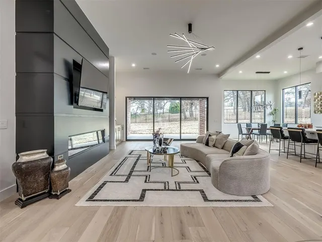 Photo 4 — 4400 Redbud Circle, Oklahoma City, OK 73111
