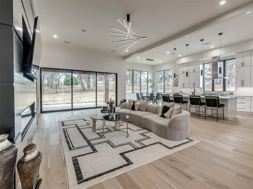 Photo 5 — 4400 Redbud Circle, Oklahoma City, OK 73111