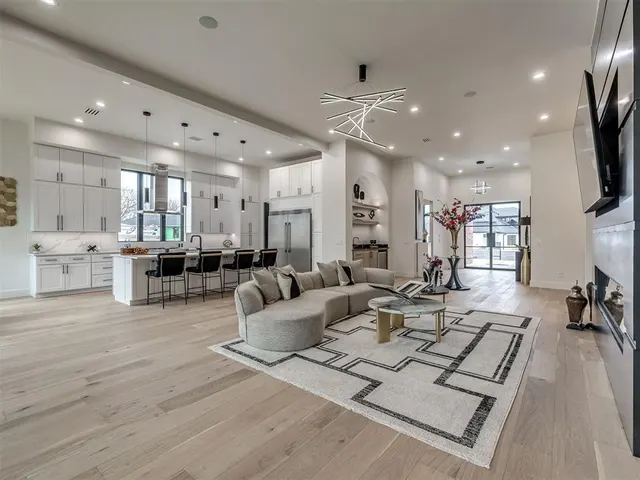 Photo 7 — 4400 Redbud Circle, Oklahoma City, OK 73111