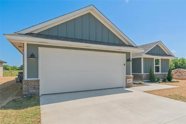 Photo 3 — 10652 SW 18th Street, Yukon, OK 73099