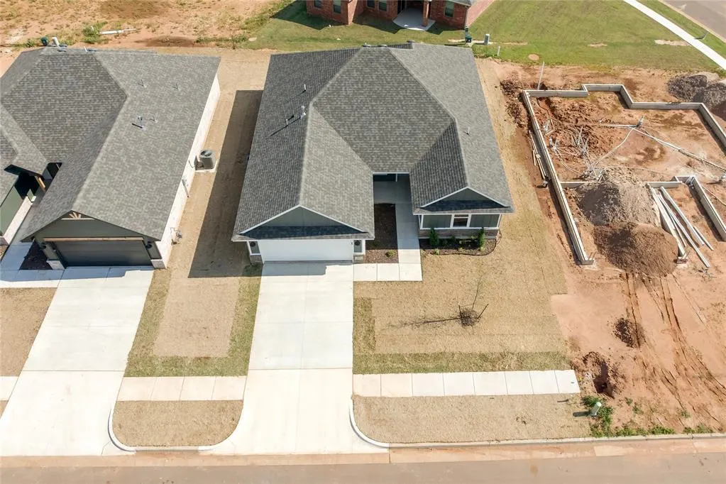 Photo 35 — 10652 SW 18th Street, Yukon, OK 73099