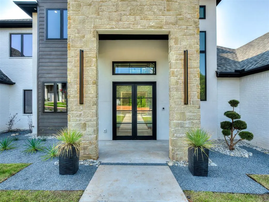 Photo 2 — 4424 Redbud Circle, Oklahoma City, OK 73111