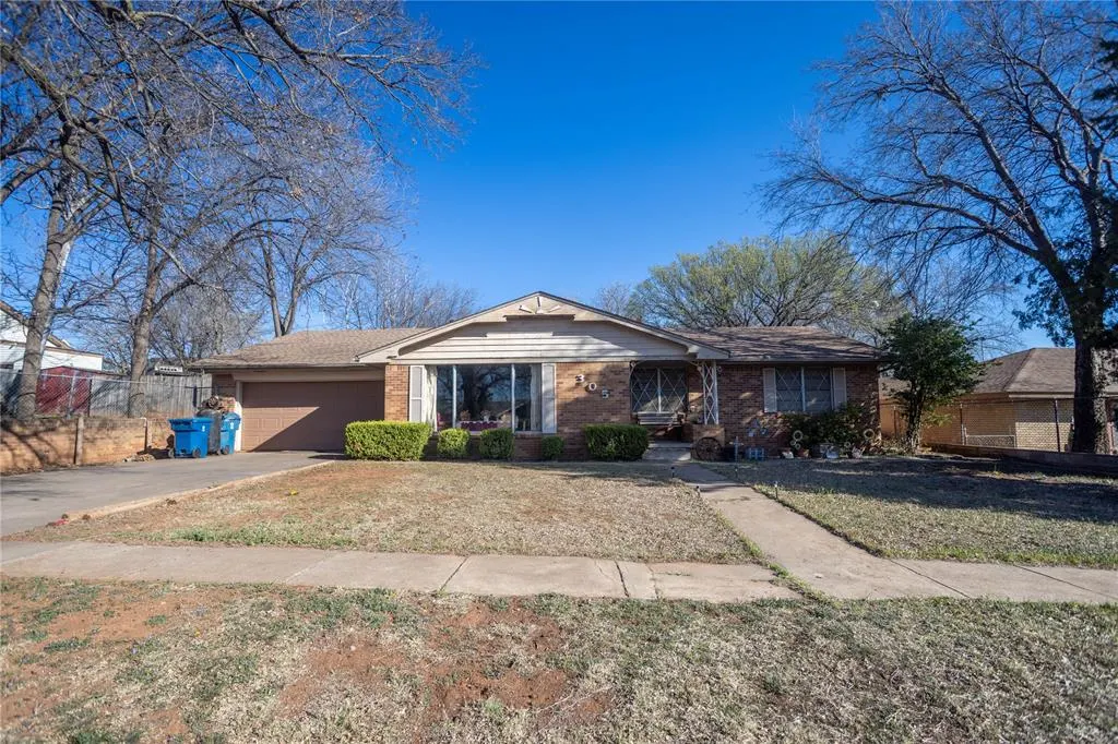 Front exterior — 305 E 3rd Street, Cordell, OK 73632