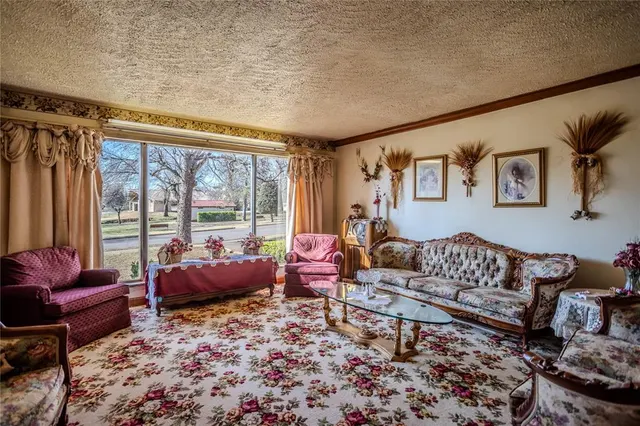 Photo 4 — 305 E 3rd Street, Cordell, OK 73632