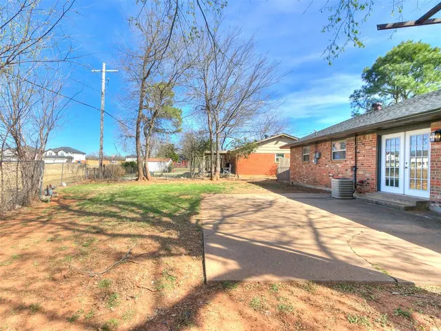 Photo 3 — 801 W 7th Street, Edmond, OK 73003