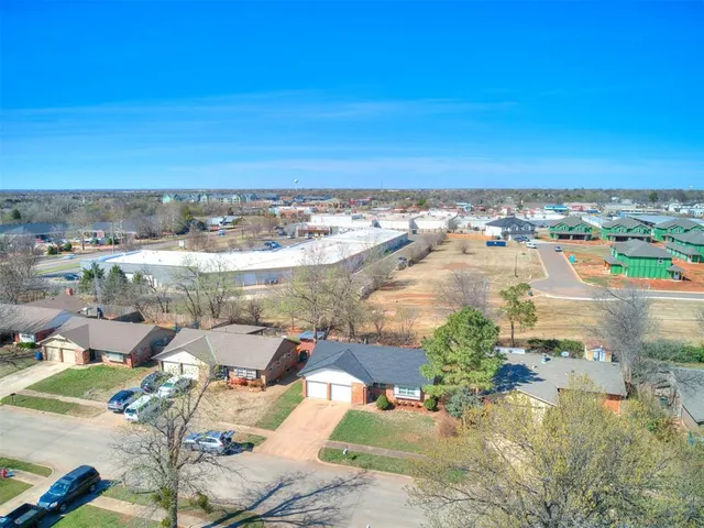 Photo 8 — 801 W 7th Street, Edmond, OK 73003