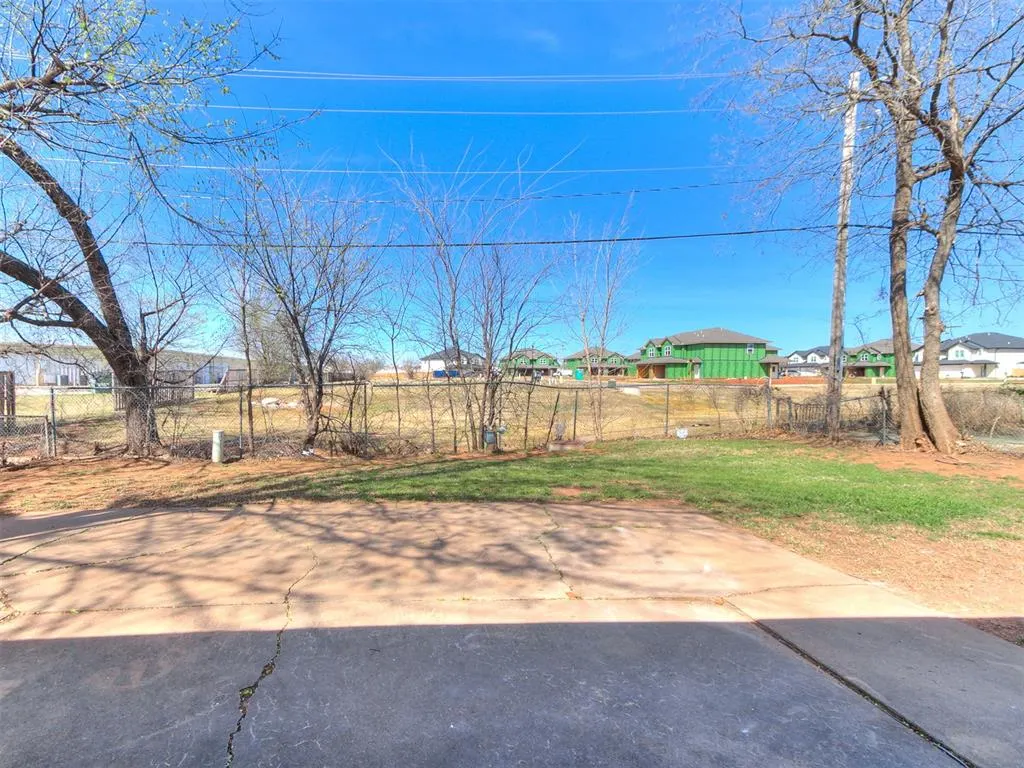 Photo 12 — 801 W 7th Street, Edmond, OK 73003