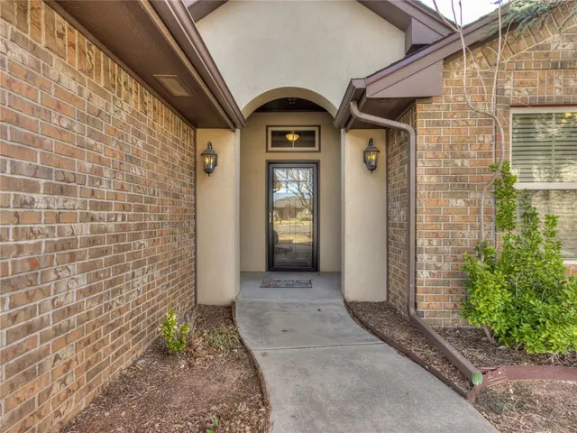 Photo 2 — 8304 NW 141st Circle, Oklahoma City, OK 73142