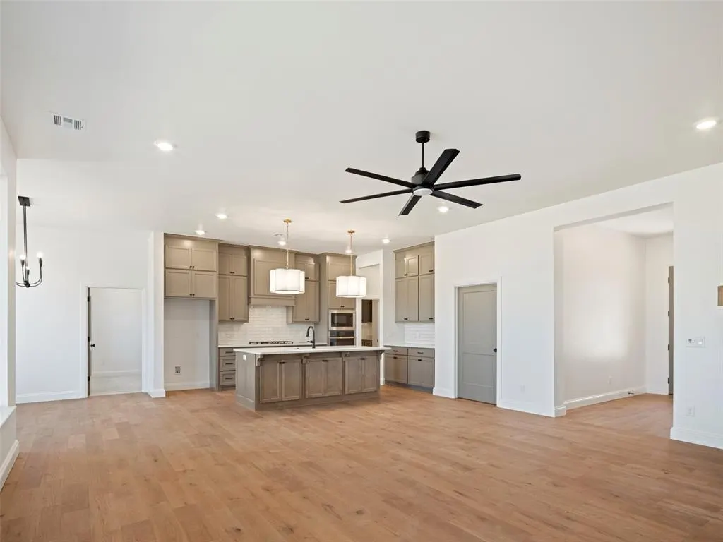 Photo 6 — 7809 NW 163rd Street, Oklahoma City, OK 73013