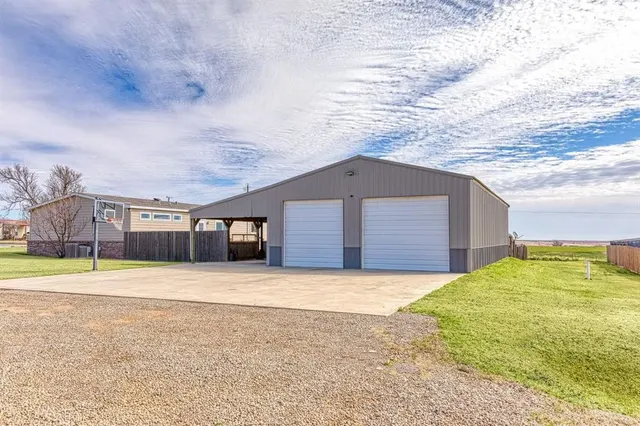 Photo 4 — 514 E Tenth Street, Leedey, OK 73654