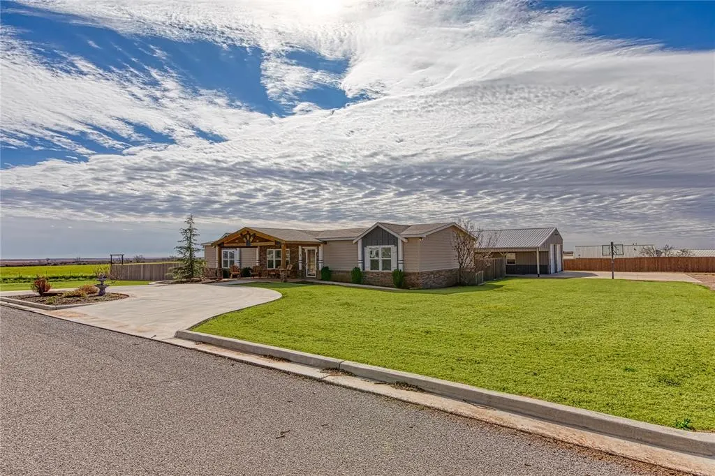 Photo 25 — 514 E Tenth Street, Leedey, OK 73654
