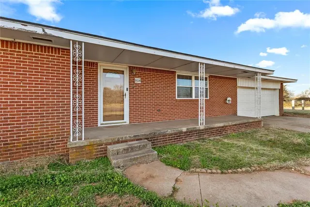 Photo 3 — 818 W 4th Street, Custer City, OK 73639