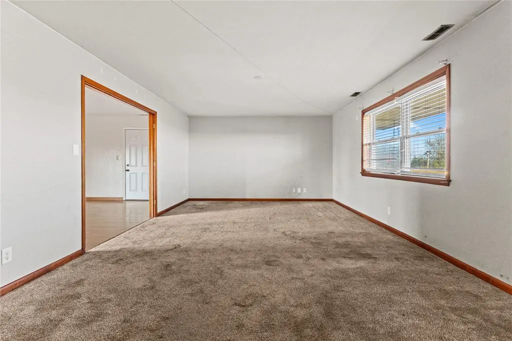 Photo 5 — 818 W 4th Street, Custer City, OK 73639