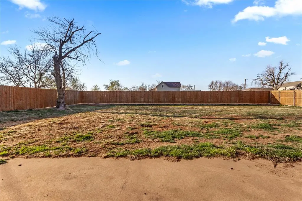 Photo 26 — 818 W 4th Street, Custer City, OK 73639