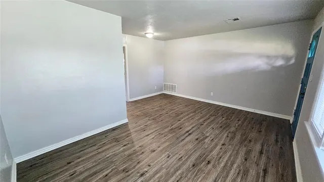 Photo 4 — 2132 Churchill Place, Oklahoma City, OK 73120