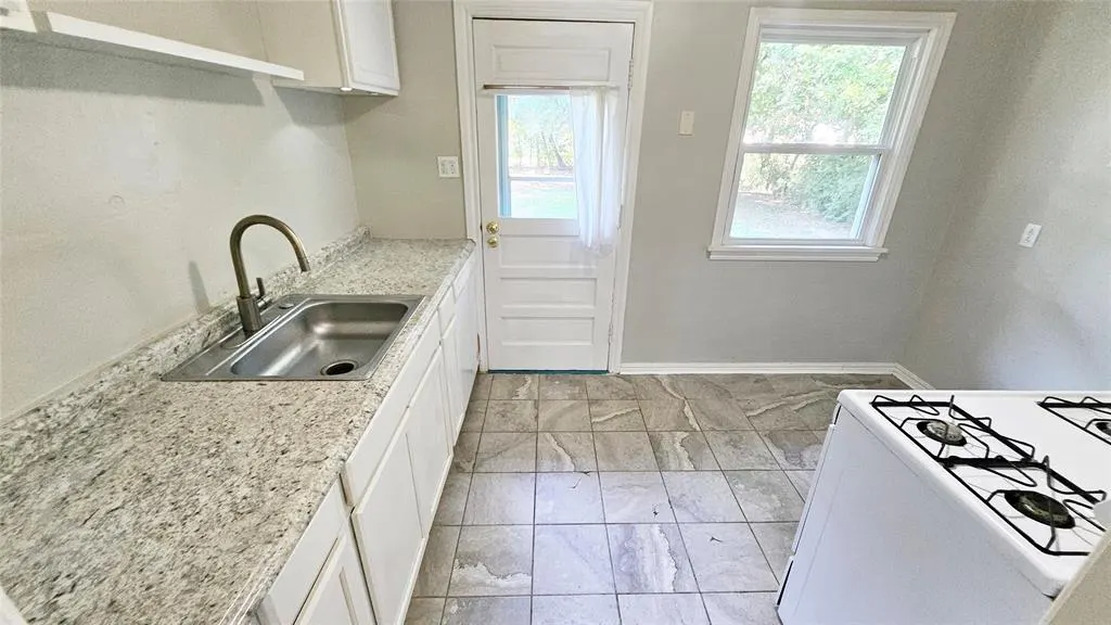 Photo 7 — 2132 Churchill Place, Oklahoma City, OK 73120