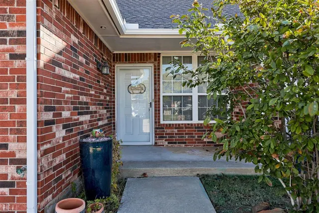 Photo 2 — 504 N Russell Terrace, Mustang, OK 73064