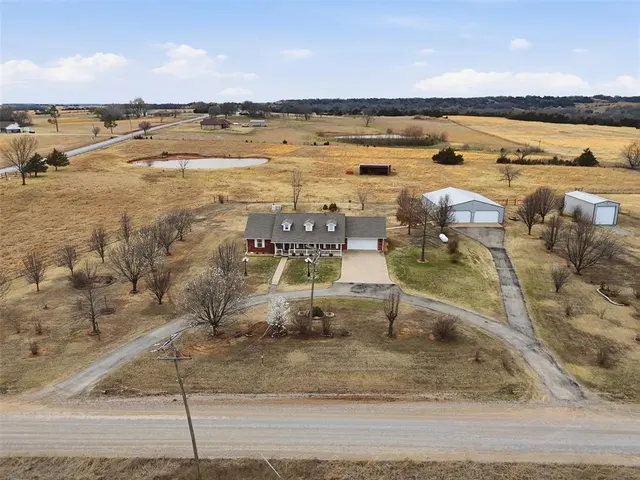 Photo 4 — 1415 N Santa Fe Road, Davenport, OK 74026